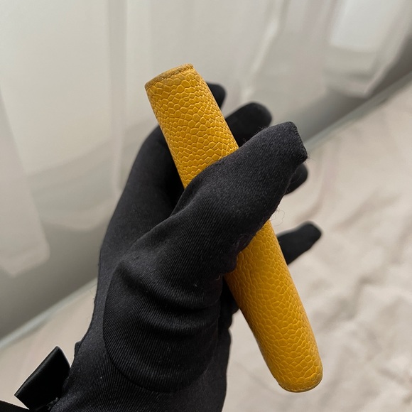 Auth Chanel Yellow Classic Caviar CC Logo Bi-Fold Card Holder - PreLoved - Picture 8 of 10